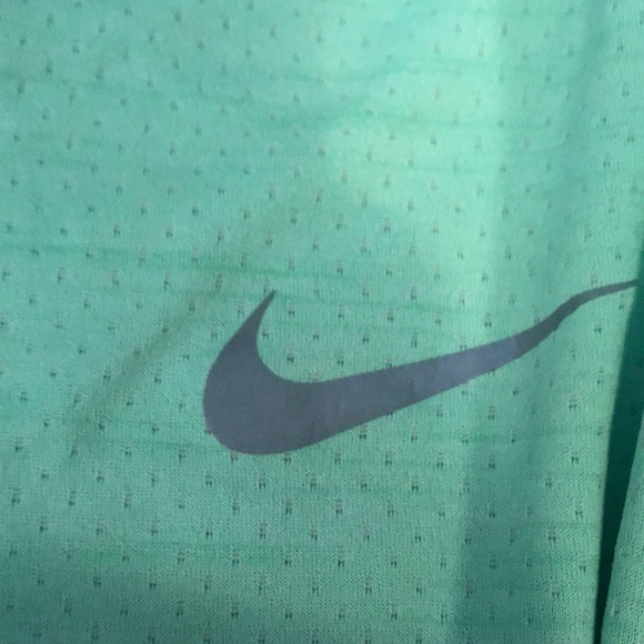 Nike top - Picture 3 of 3